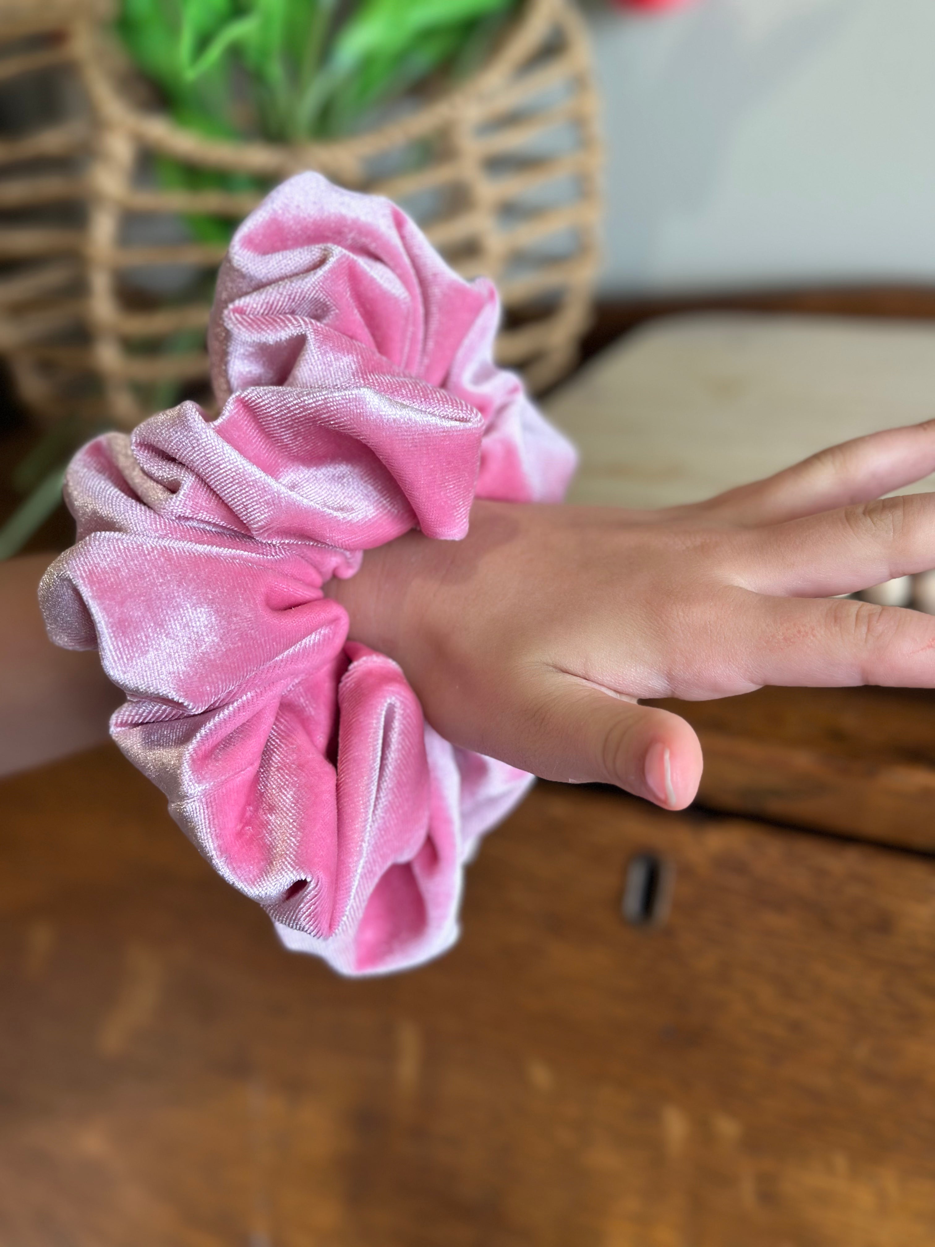 The Everyday Scrunchie - Pink Velvet
