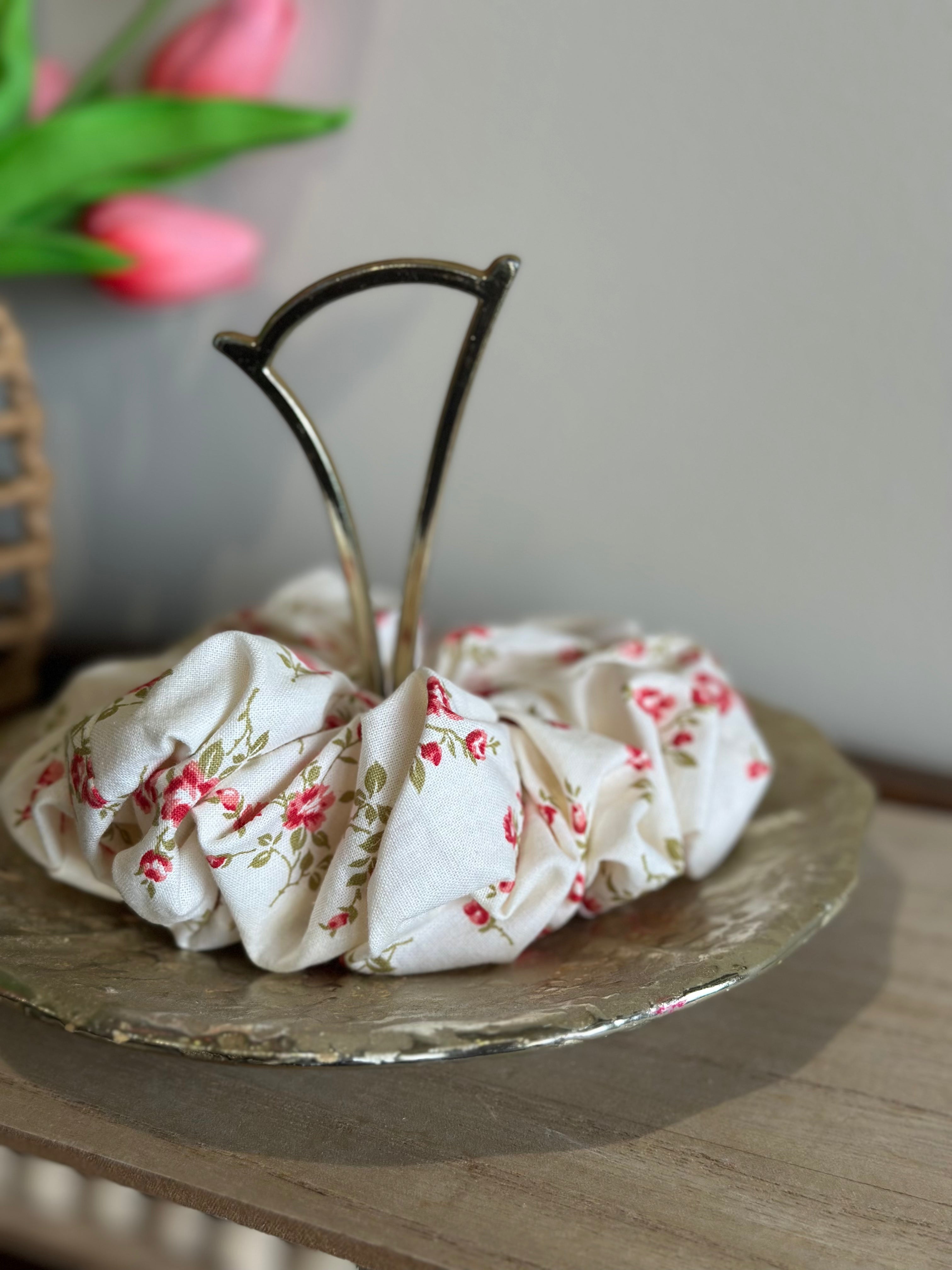 The Everyday Scrunchie - Vintage Floral