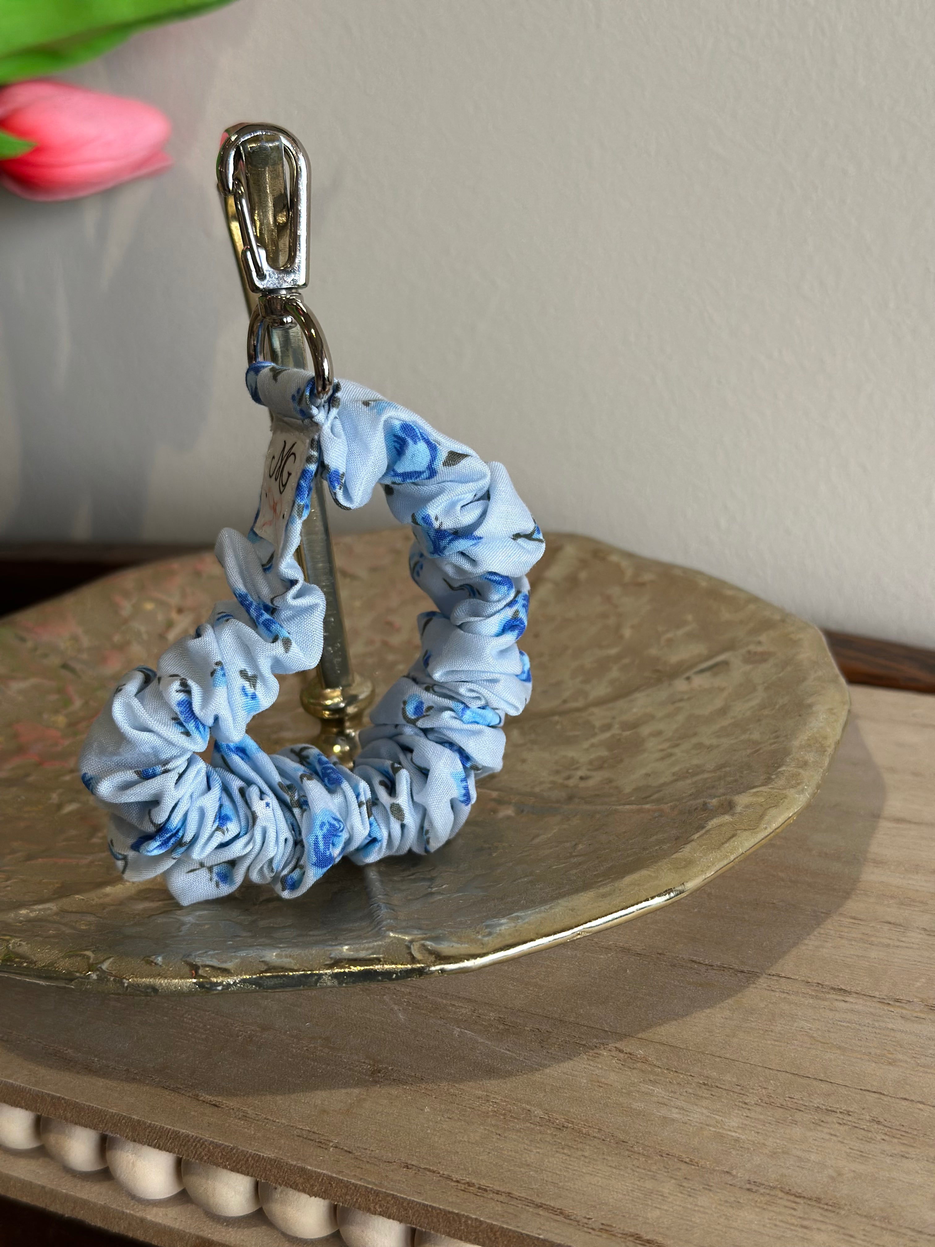 The Keepsake Wristlet - Blue Floral