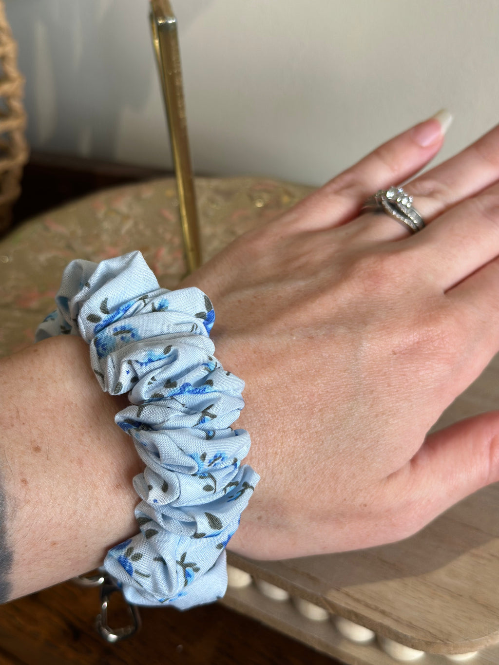 The Keepsake Wristlet - Blue Floral