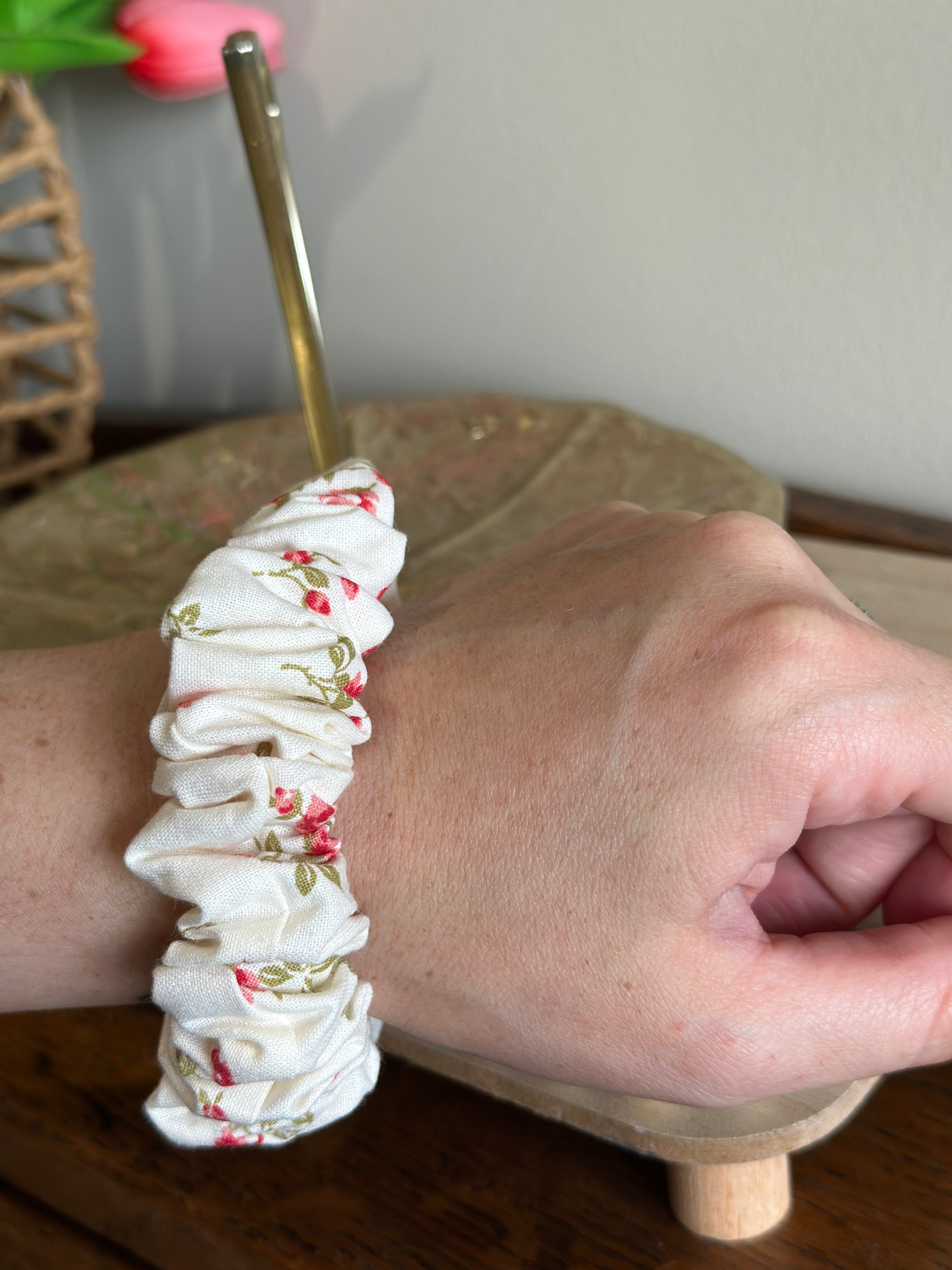 The Keepsake Wristlet - Vintage Floral